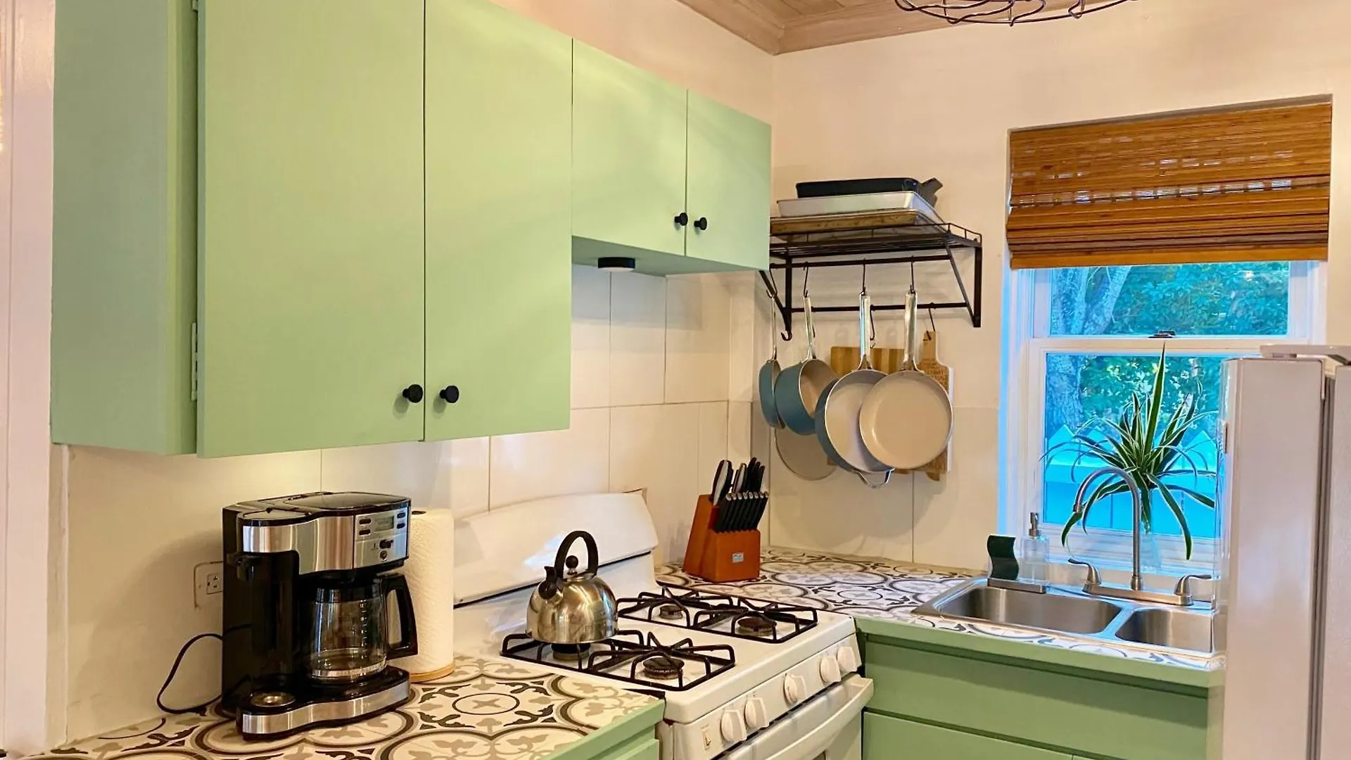 Sea Song Hi Home Dunmore Town Holiday home